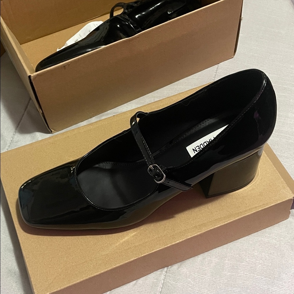 Steve Madden Glossy Black Mary Jane Heels “Teresa”